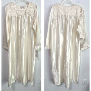 Go Softly Satin House Coat Robe Dress L Whisper White Intimates Romantic NEW